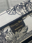 迪D家-Book Tote 2023春夏系列 老虎刺繡 白色 中號