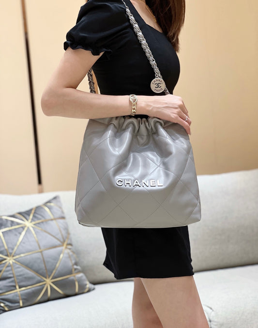 小香家-22BAG 中號 灰色 上身圖