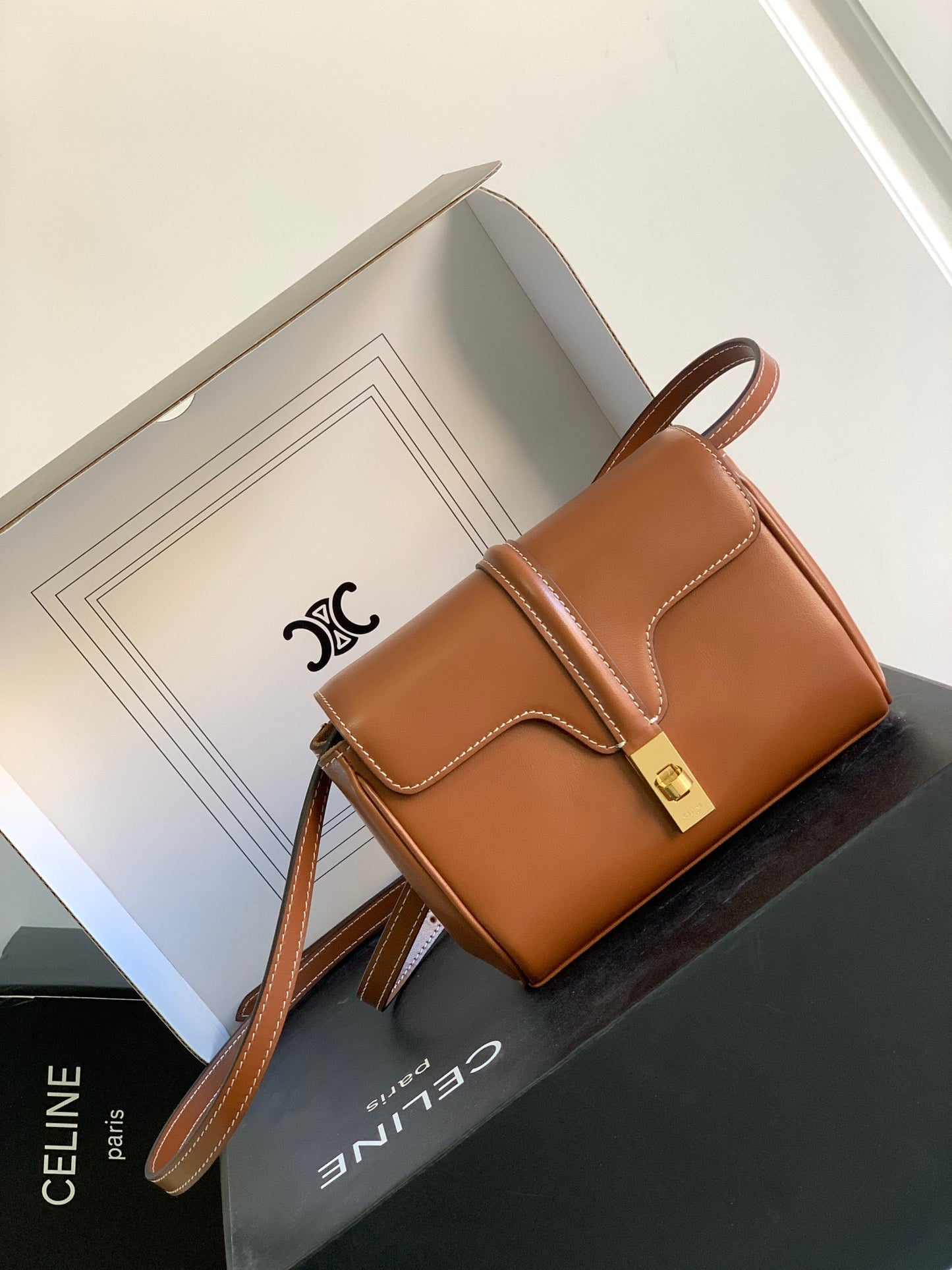 賽C家-2023春季新款 mini soft 16 粒面牛皮革手袋 棕色