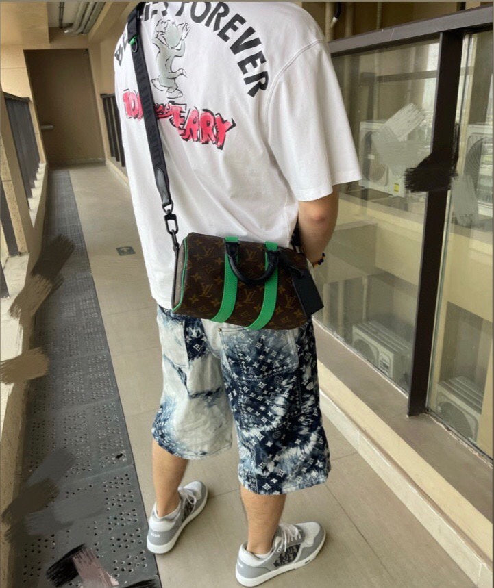 2404076
