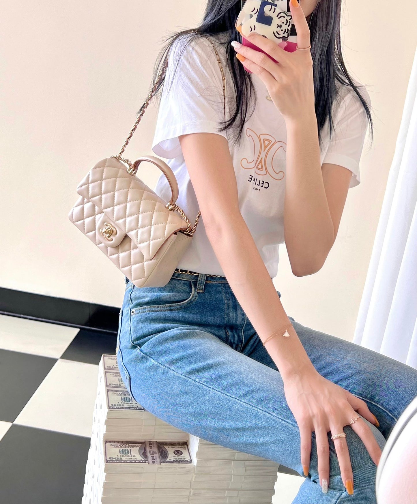 小香家-2023春夏新款 CF手提包 20CM 杏色 上身圖