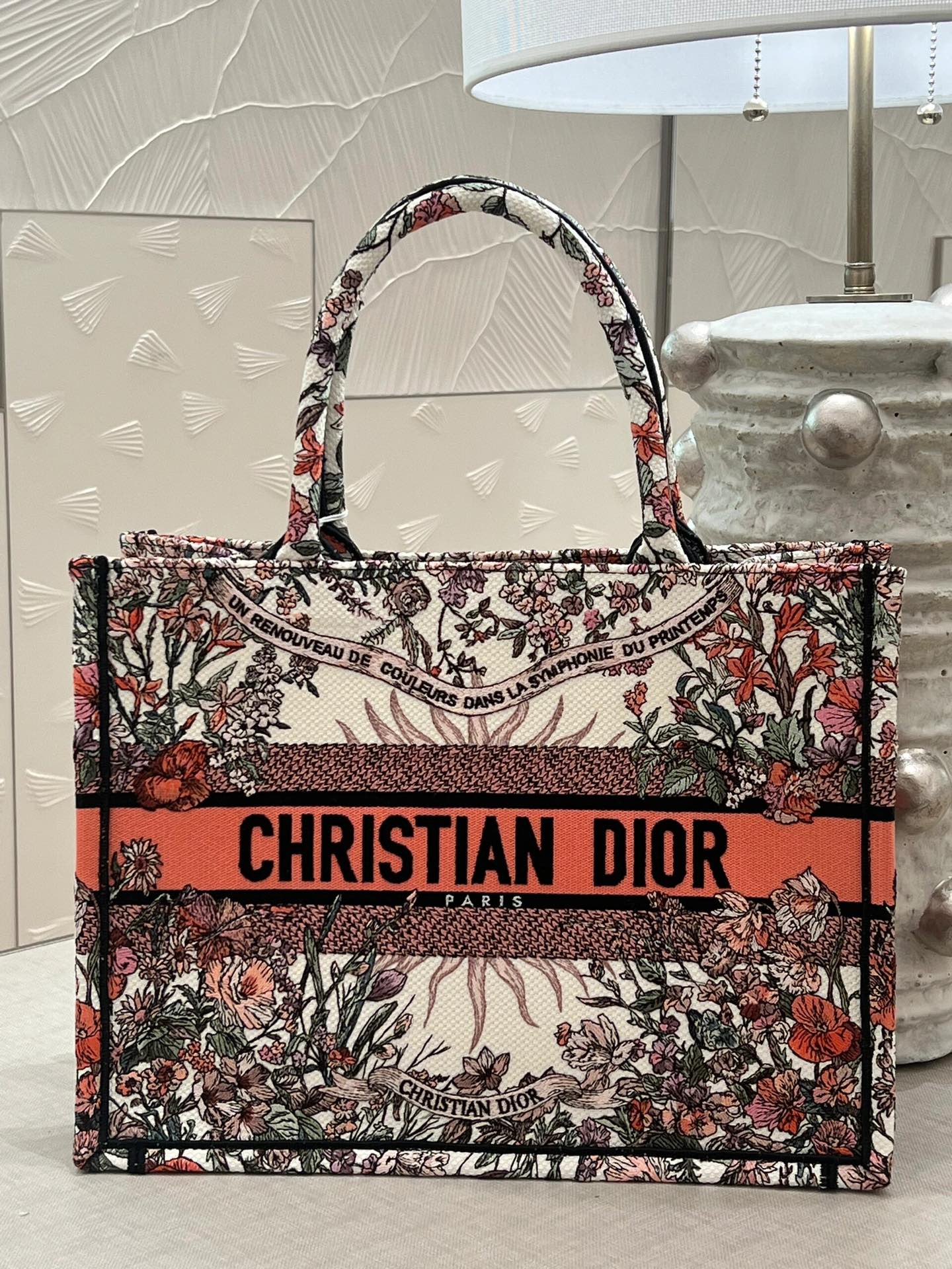 迪D家-2024春夏系列 Book Tote 太陽刺繡 白粉色 中號