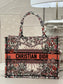 迪D家-2024春夏系列 Book Tote 太陽刺繡 白粉色 中號