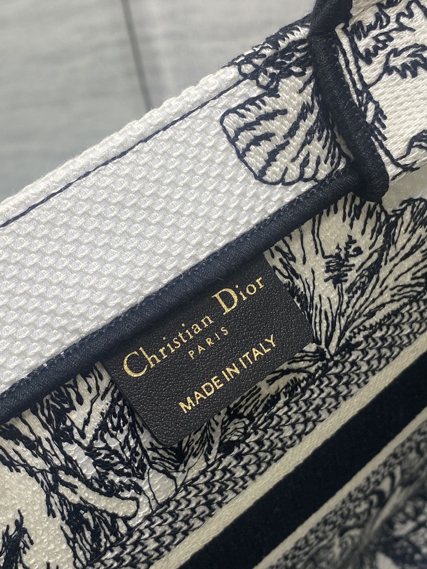 迪D家-Book Tote 2023春夏系列 老虎刺繡 白色 小號