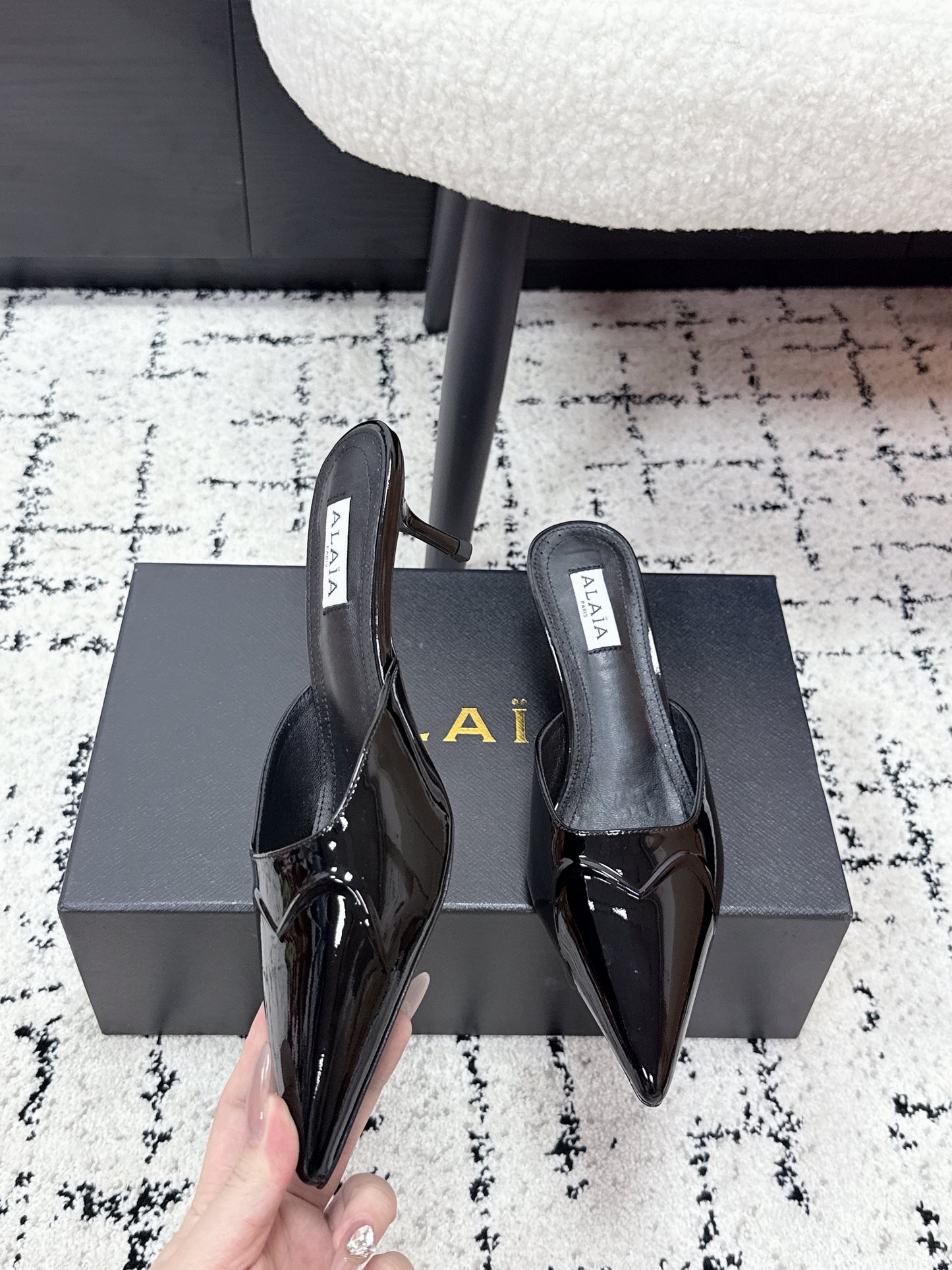 Ala-260707漆皮愛心尖頭高跟半拖 黑色