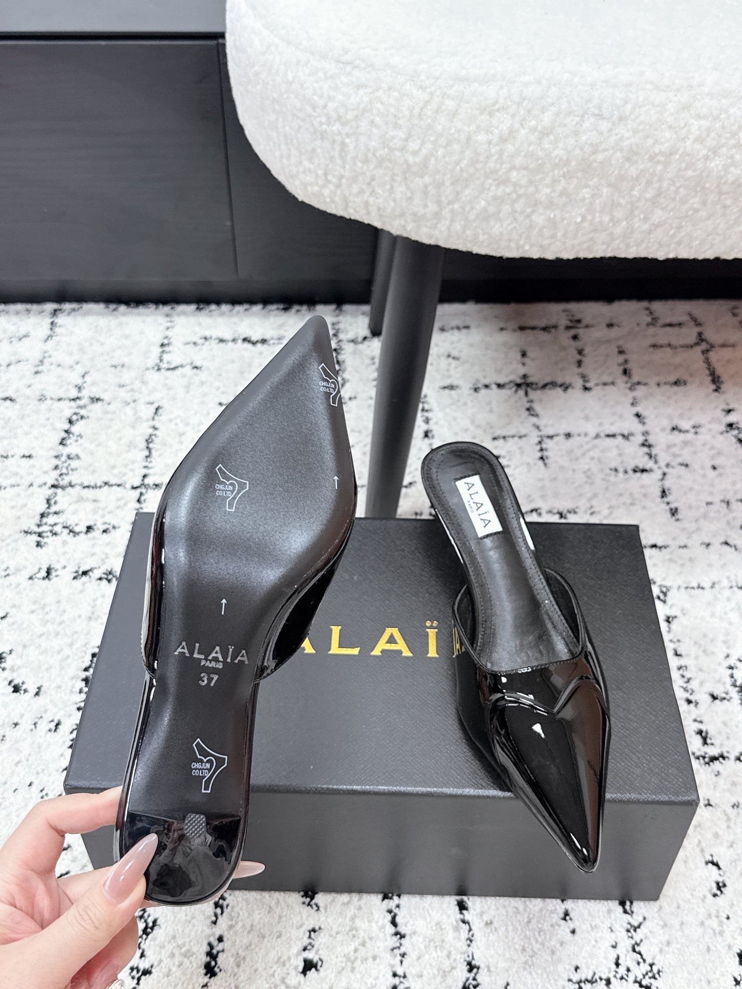 Ala-260707漆皮愛心尖頭高跟半拖 黑色