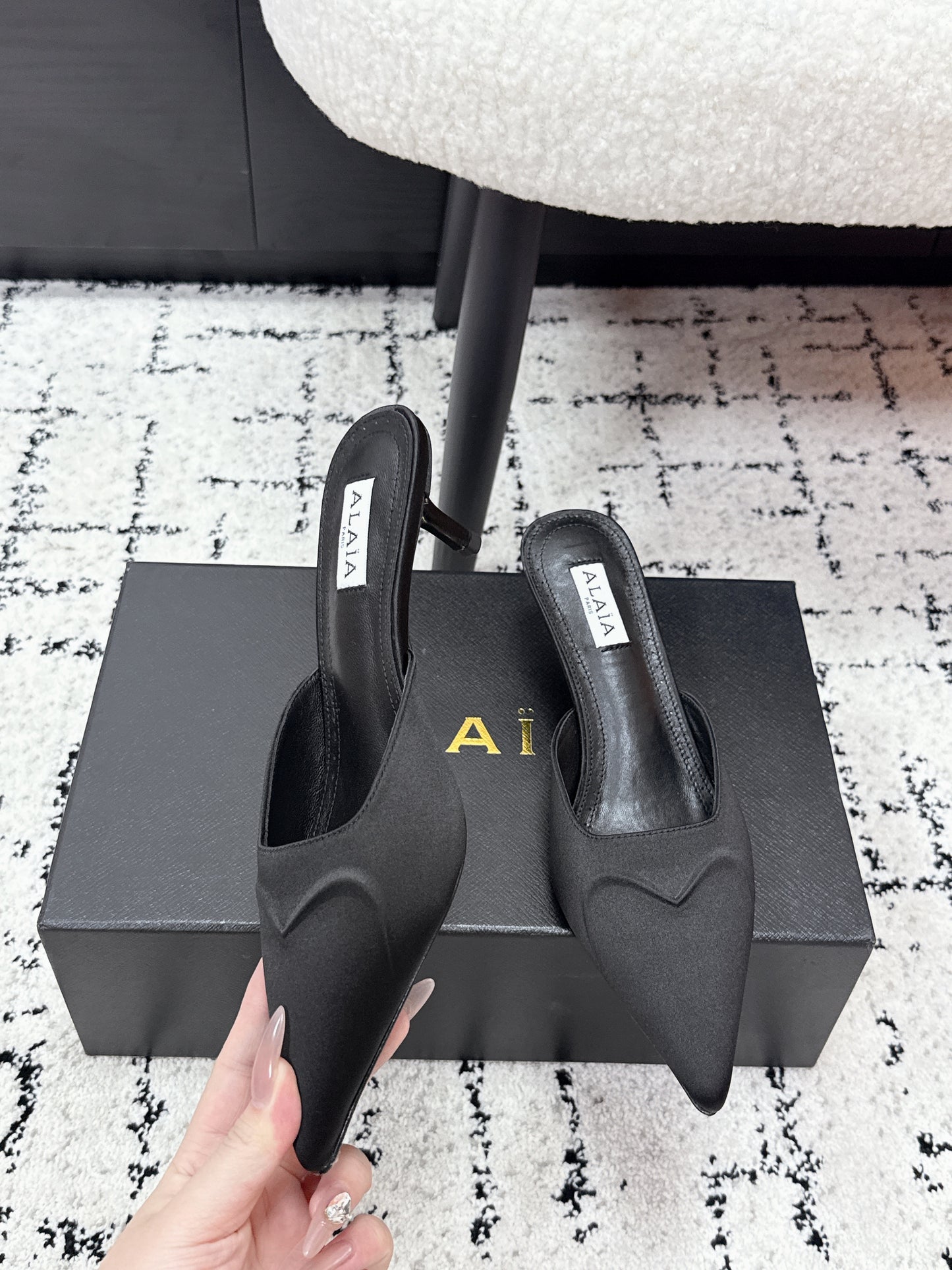 Ala-260707真絲愛心尖頭高跟半拖 黑色