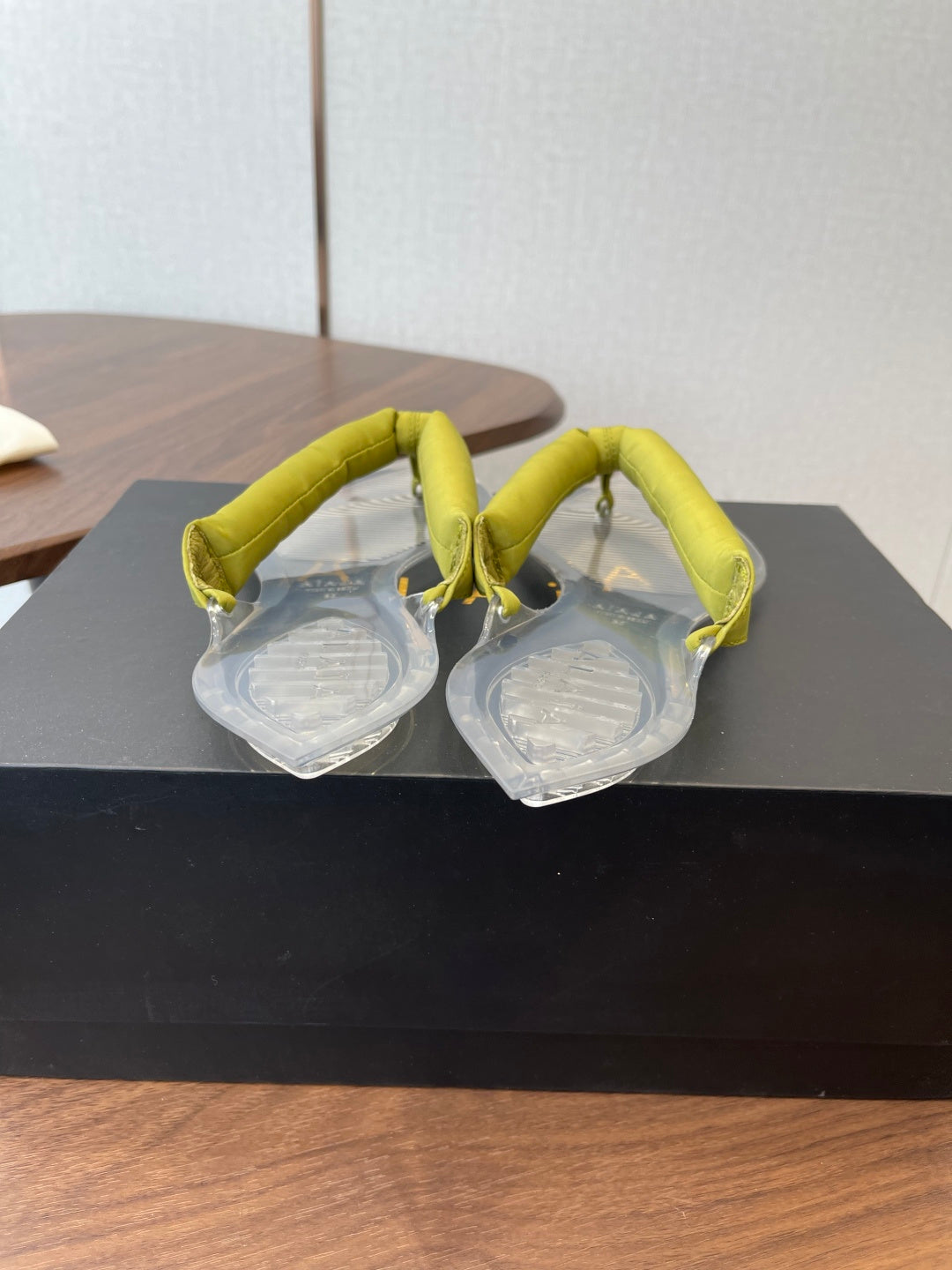 Ala-260707多巴胺尖頭膠拖 黃色