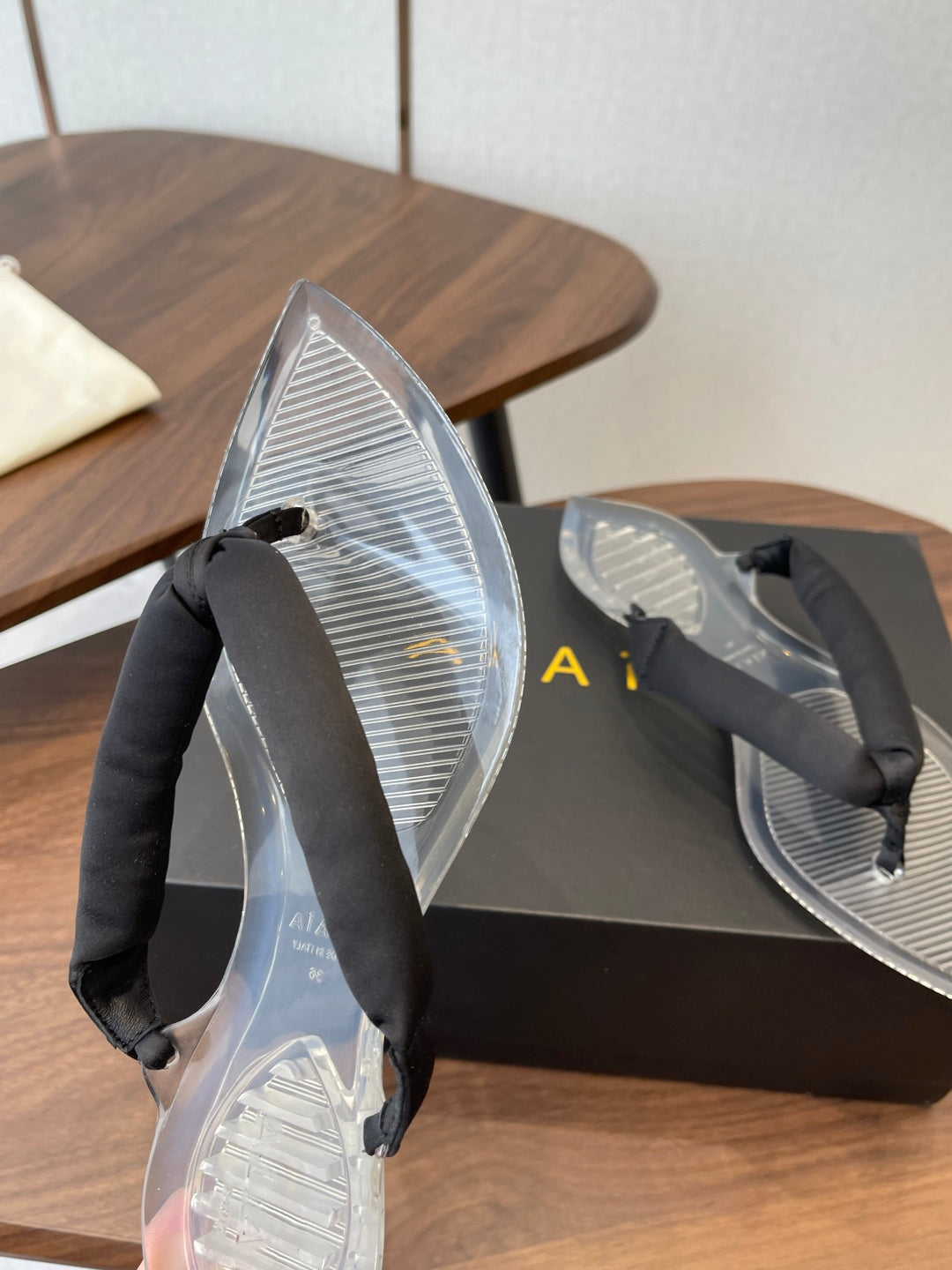 Ala-260707多巴胺尖頭膠拖 黑色