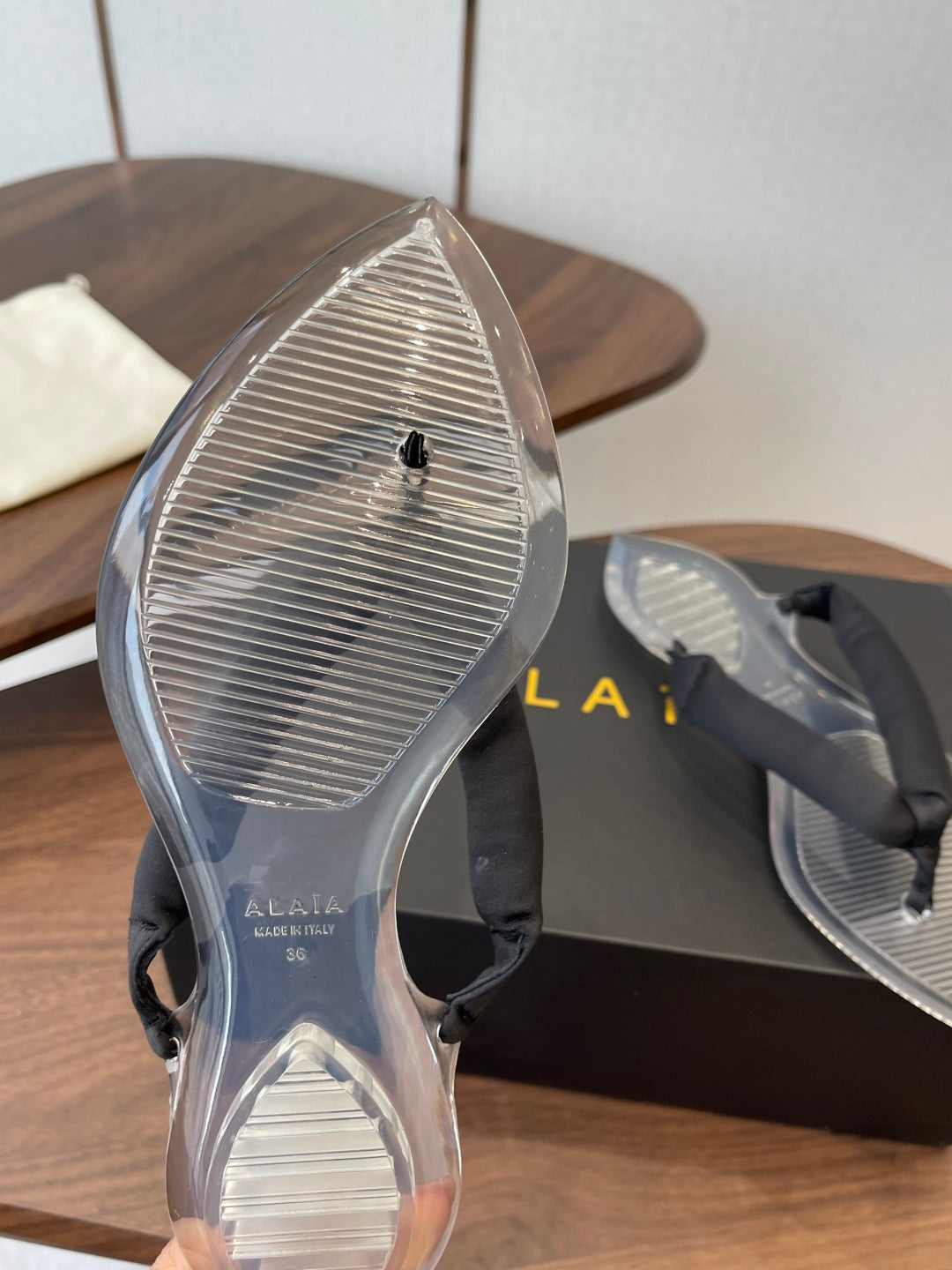 Ala-260707多巴胺尖頭膠拖 黑色