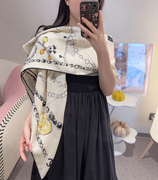 小香家-優雅型格 135×135cm 30真絲70羊絨