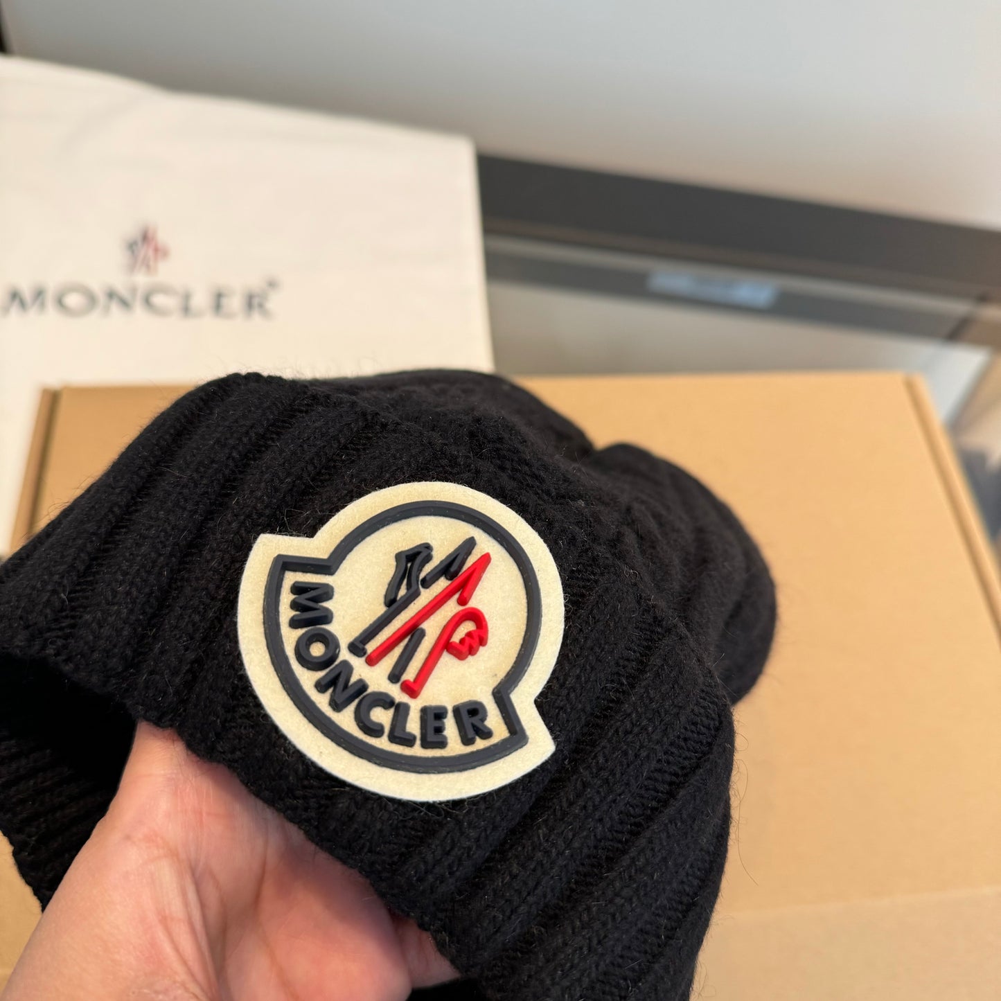 Moncler-新款羊毛線帽-黑色
