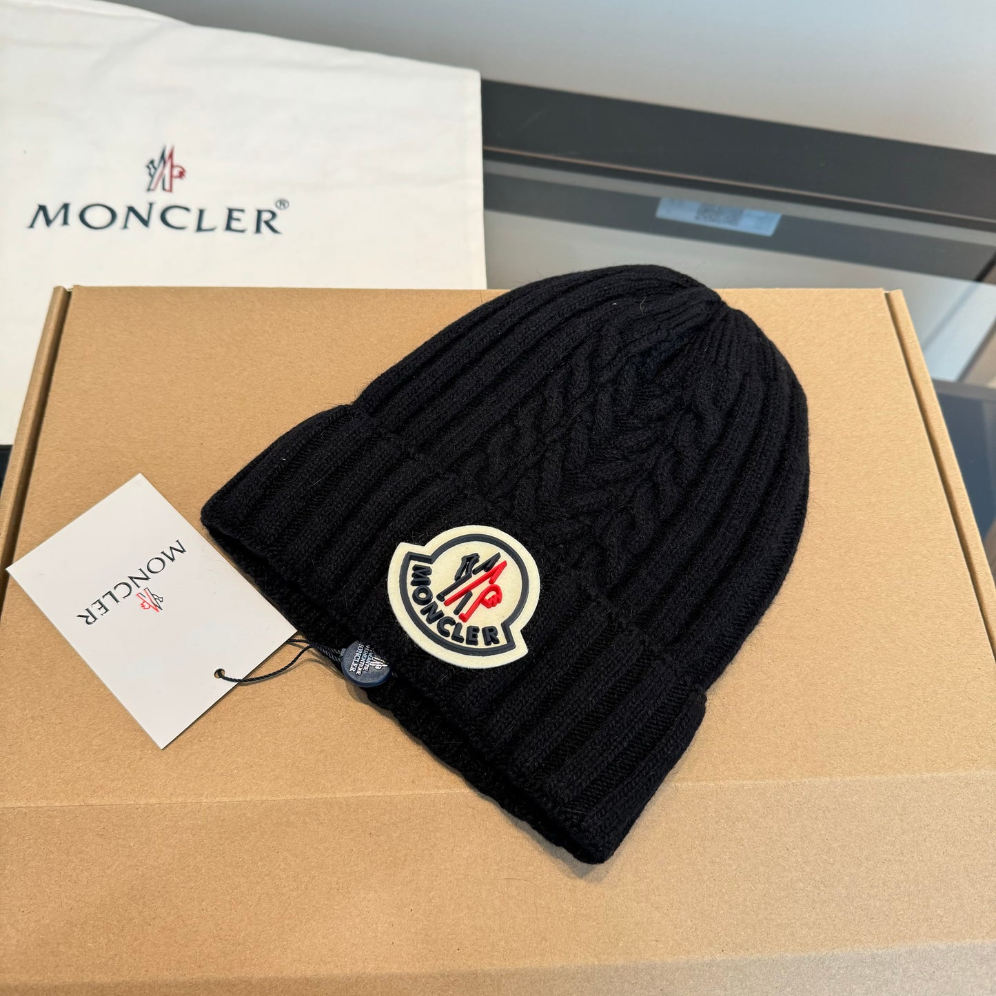 Moncler-新款羊毛線帽-黑色
