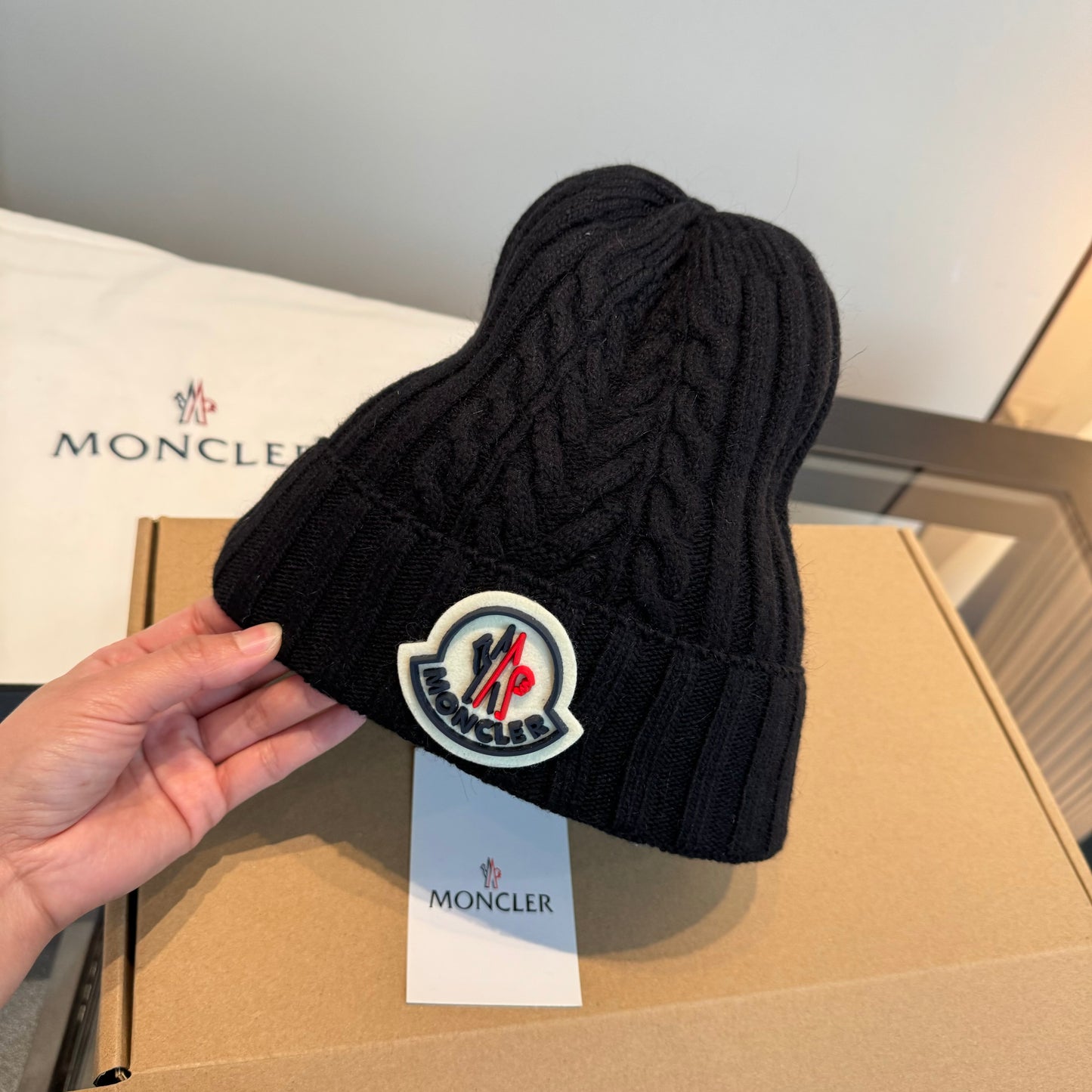 Moncler-新款羊毛線帽-黑色