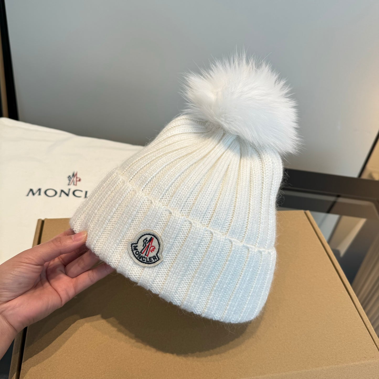Moncler-新款羊毛線帽-白色