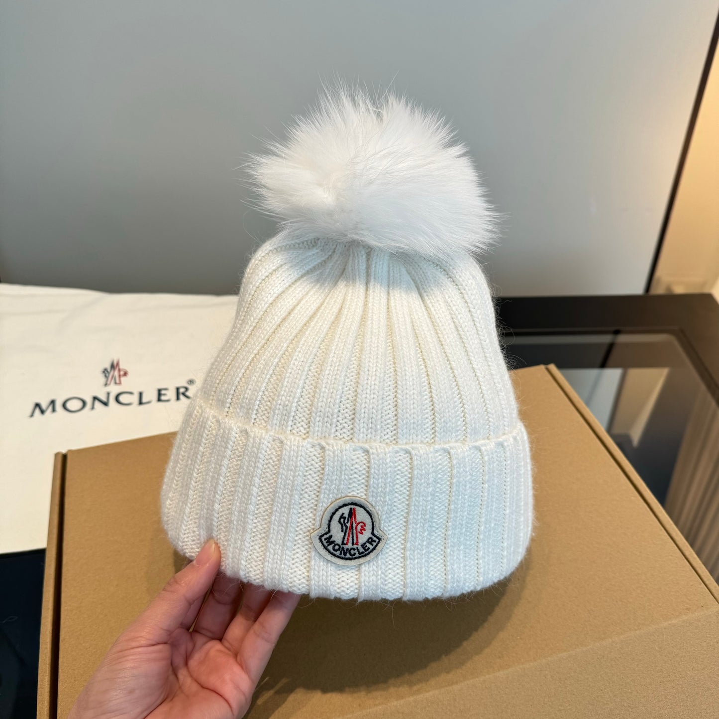 Moncler-新款羊毛線帽-白色