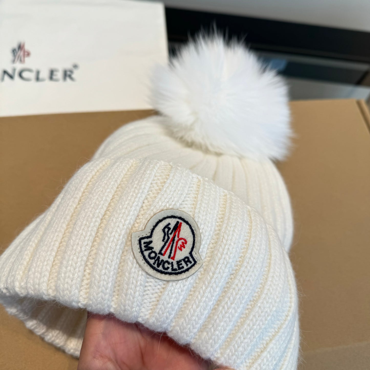 Moncler-新款羊毛線帽-白色