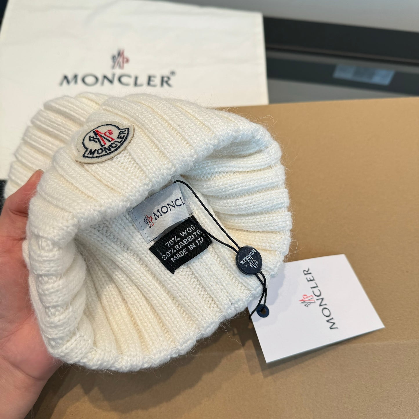 Moncler-新款羊毛線帽-白色