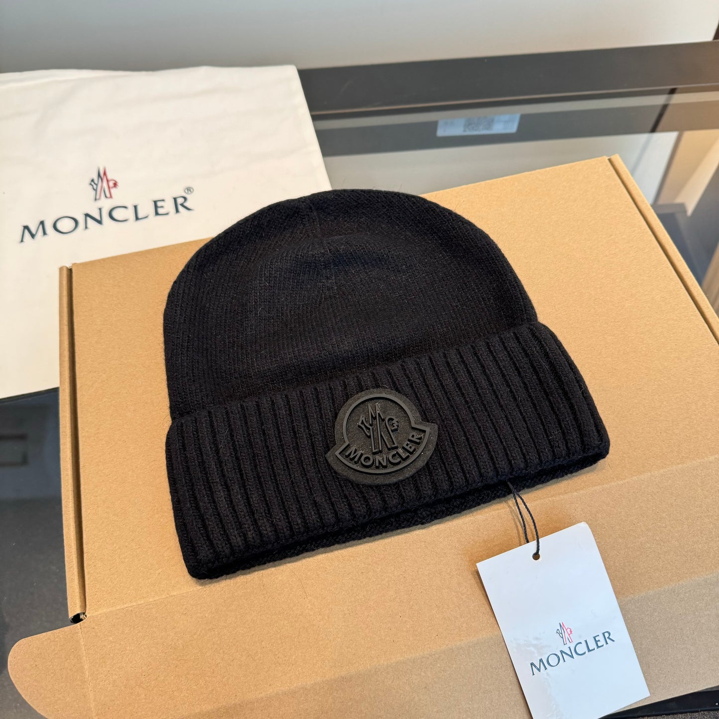 Moncler-新款毛帽-黑色