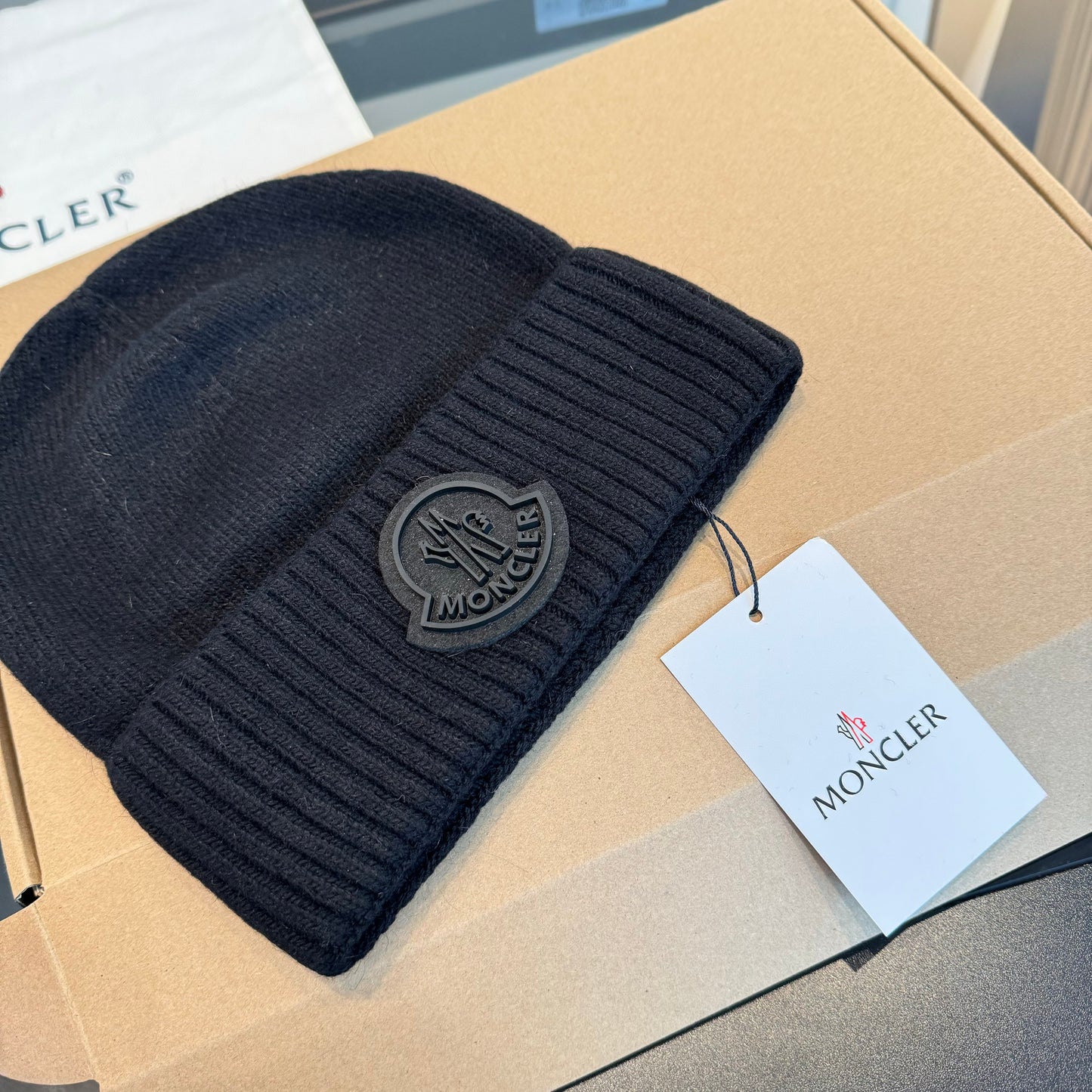Moncler-新款毛帽-黑色