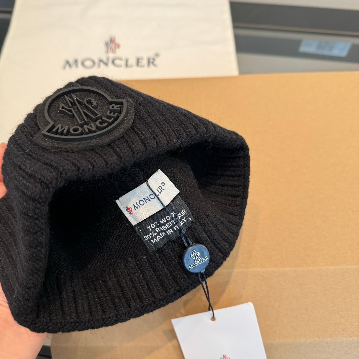 Moncler-新款毛帽-黑色