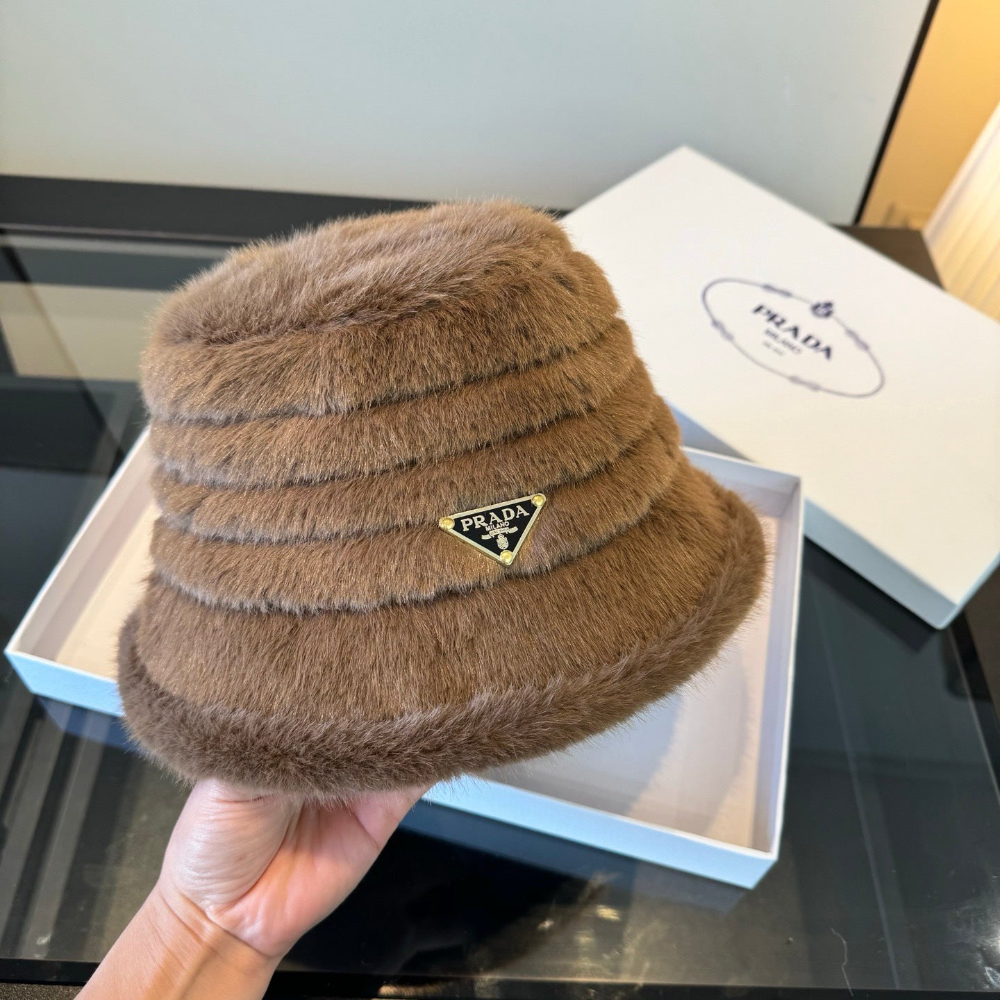 普P家-新款鹿皮絨漁夫帽 加絨護耳帽-咖啡色