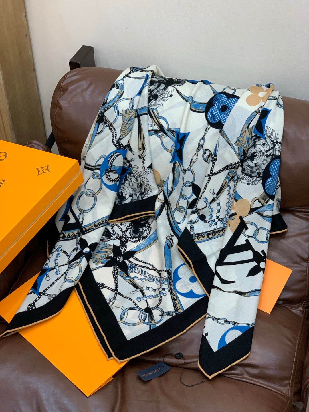 路L家-絲絨雙面同色披肩 135x135厘米