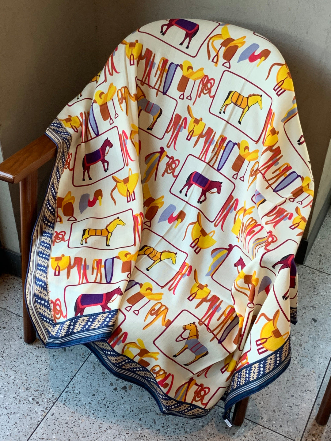 小愛款-雙面同色 140cm*140cm 真絲羊絨方巾 70%羊絨+30％