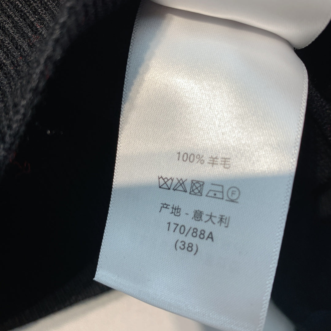 迪D家-針織圓領印花字母上衣 黑色