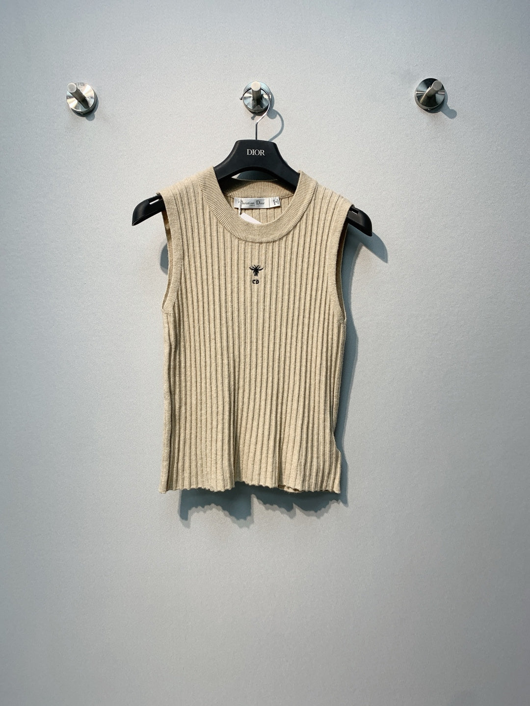 迪D家-圓領刺繡小菇百搭背心 卡其