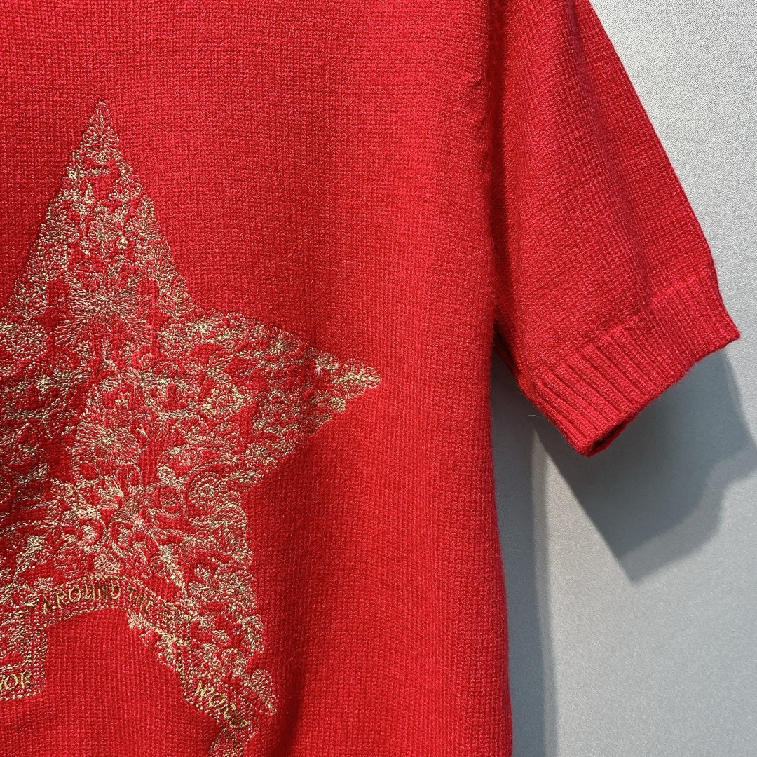 迪D家-圓領刺繡幸運星短袖上衣 紅色
