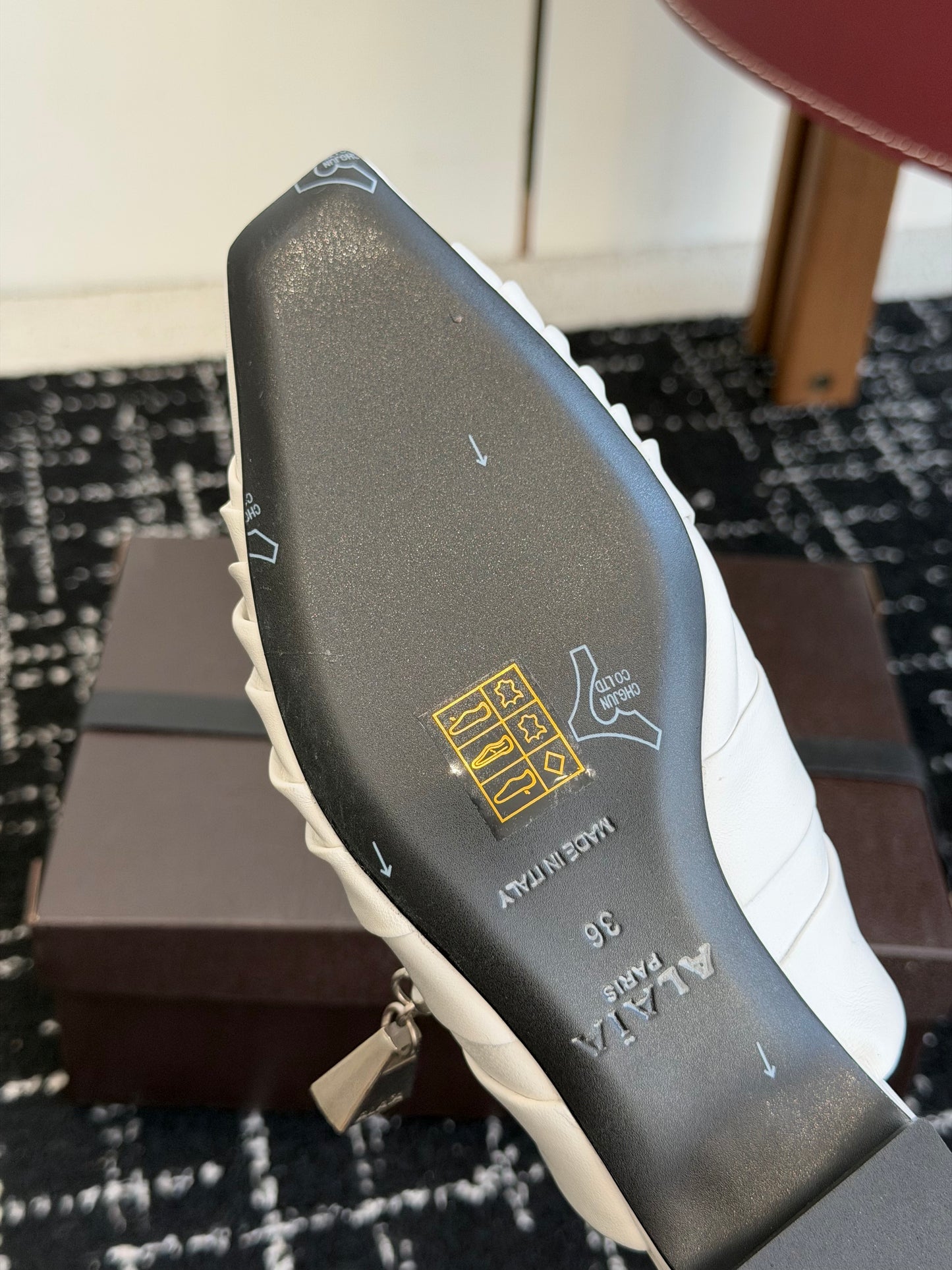 Ala-260707平底穆勒包頭拖 白色
