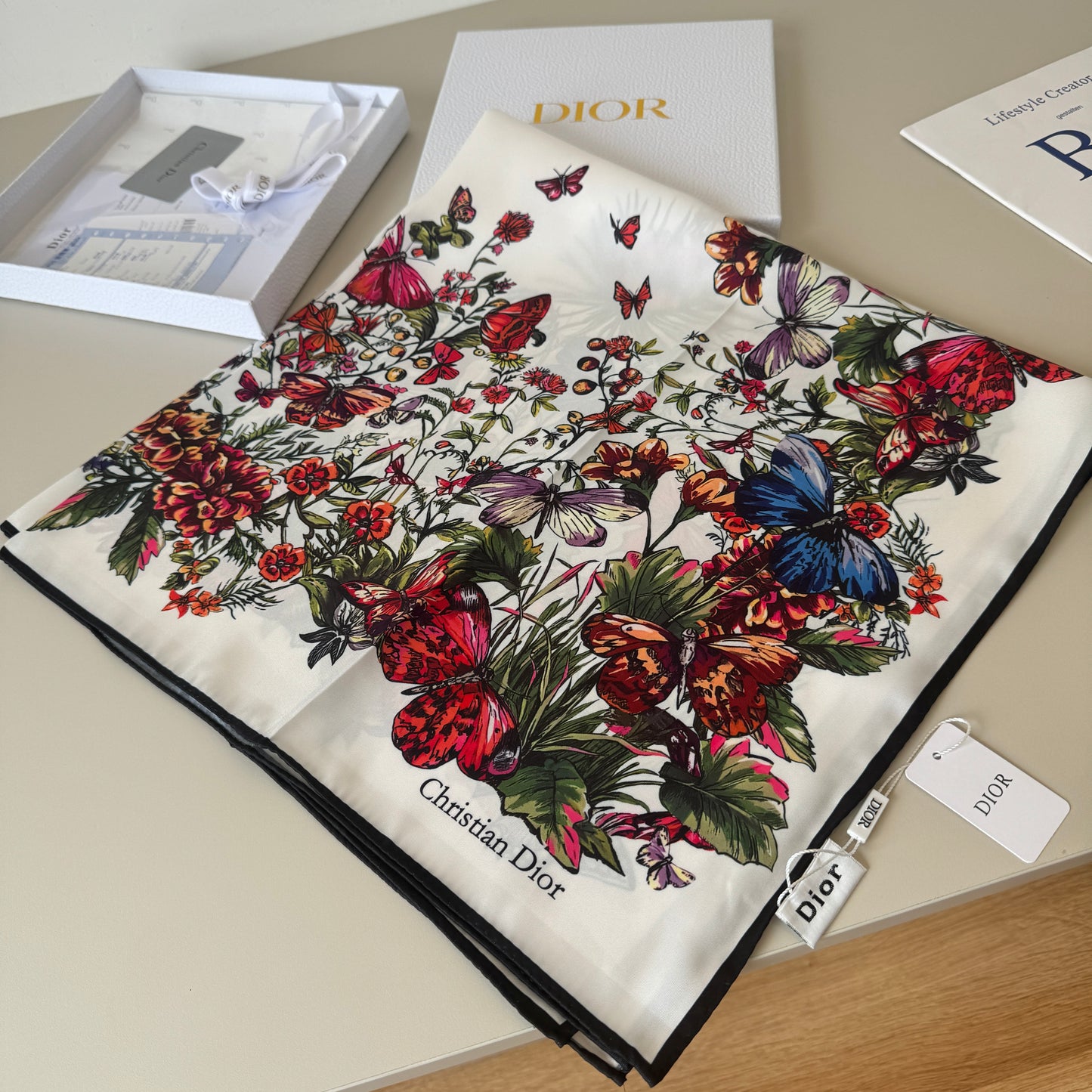 迪D家-花卉方巾 90x90cm 真絲