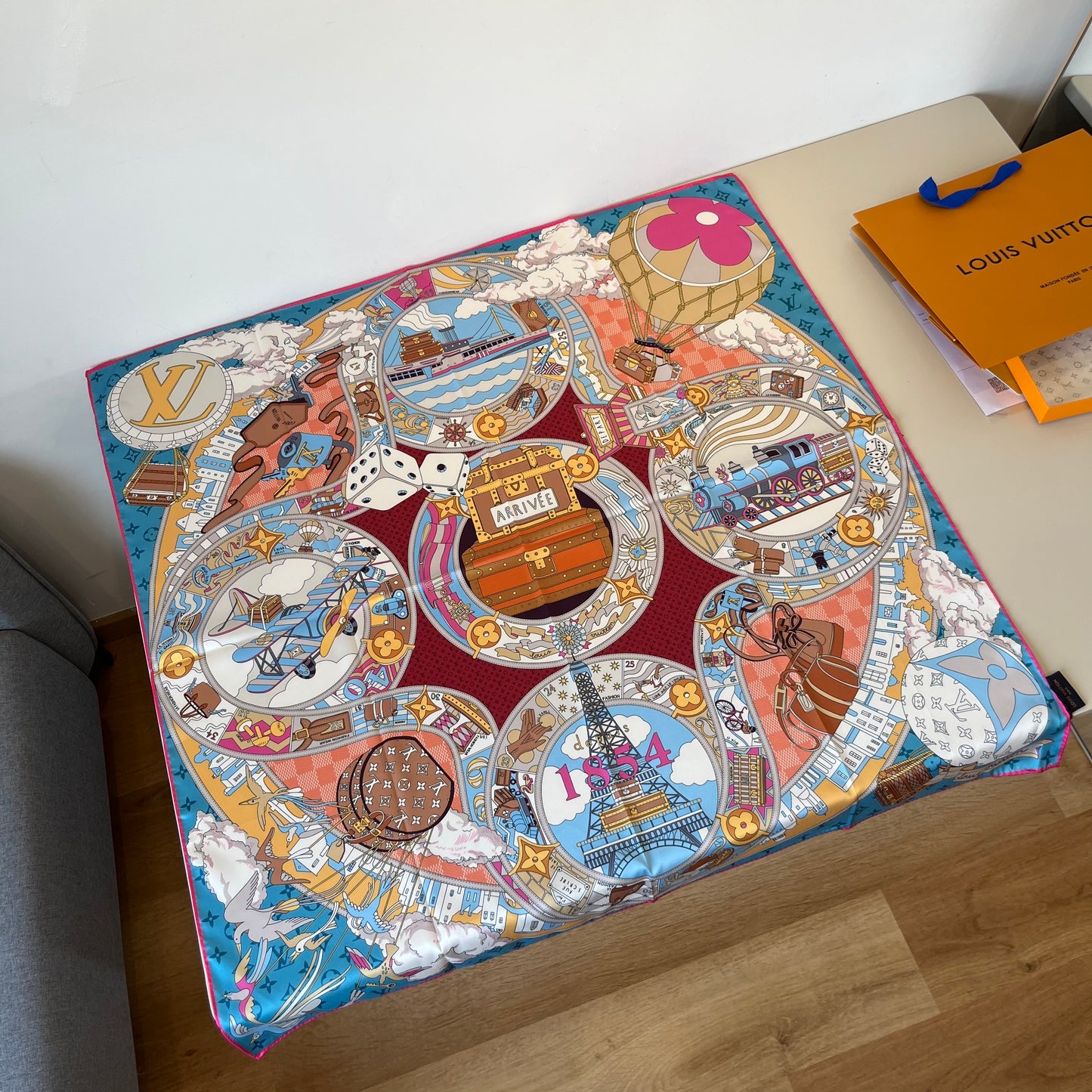 路L家-Journey 方巾 90 x 90 桑蠶絲