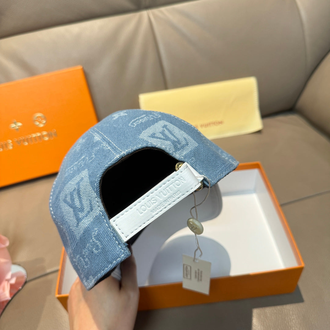 路L家-新款原單棒球帽 牛皮壓花-淺藍色