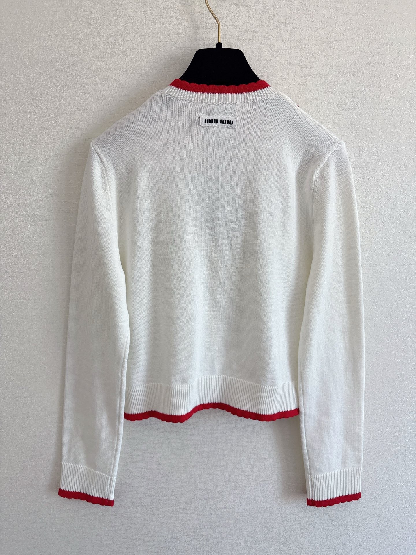 穆M家-𝟐𝟔𝐬𝐬 手工訂珠開衫 白色