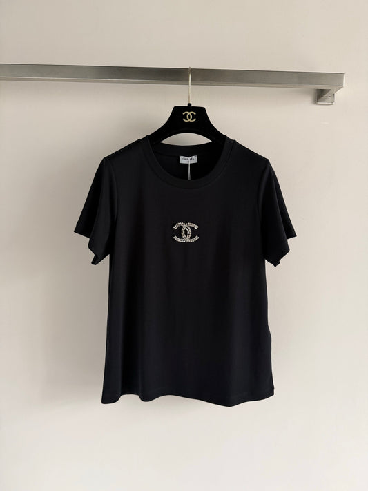 小香家-26金屬LOGO短T 黑色