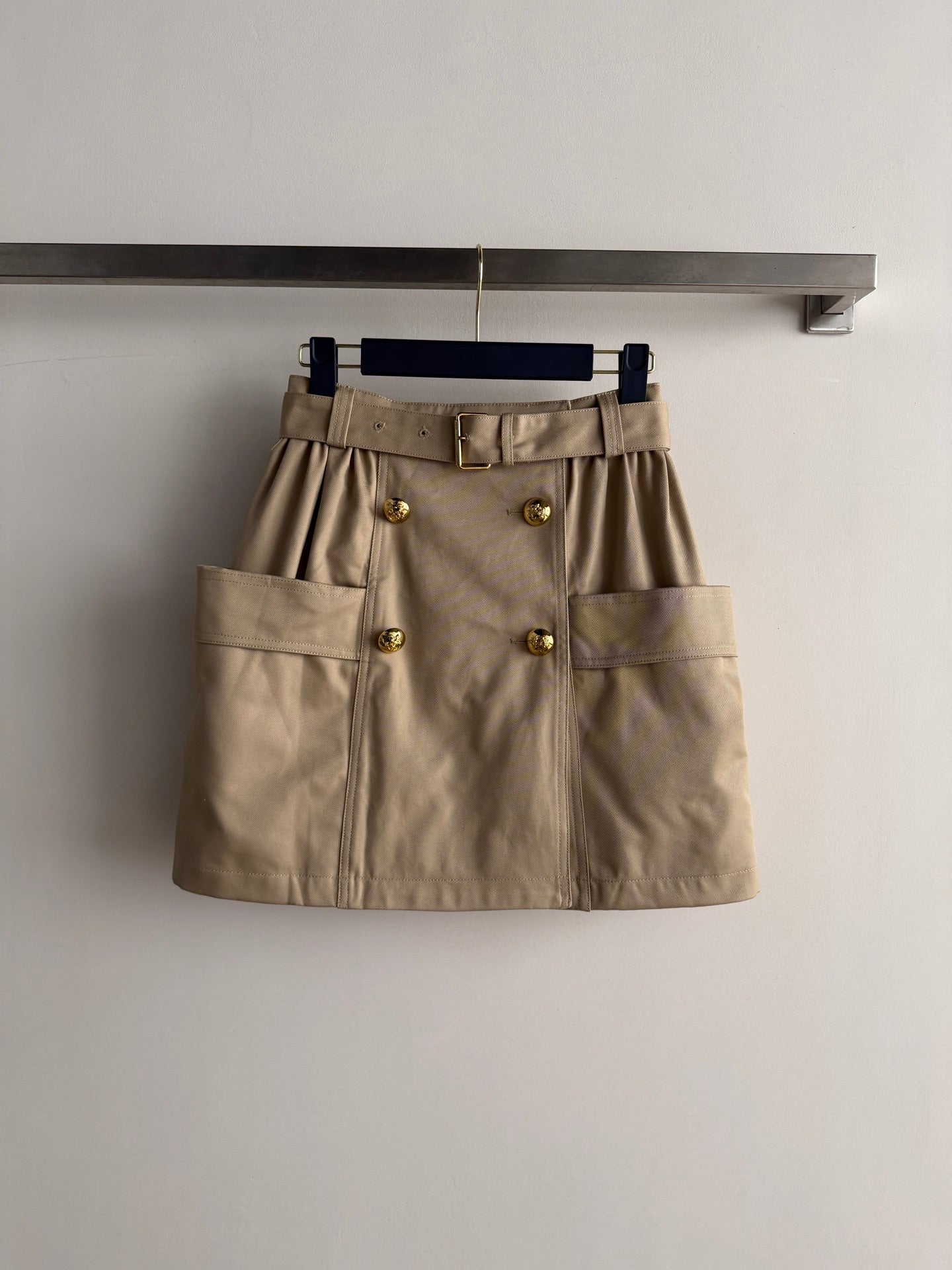路L家-卡其色工裝風短裙