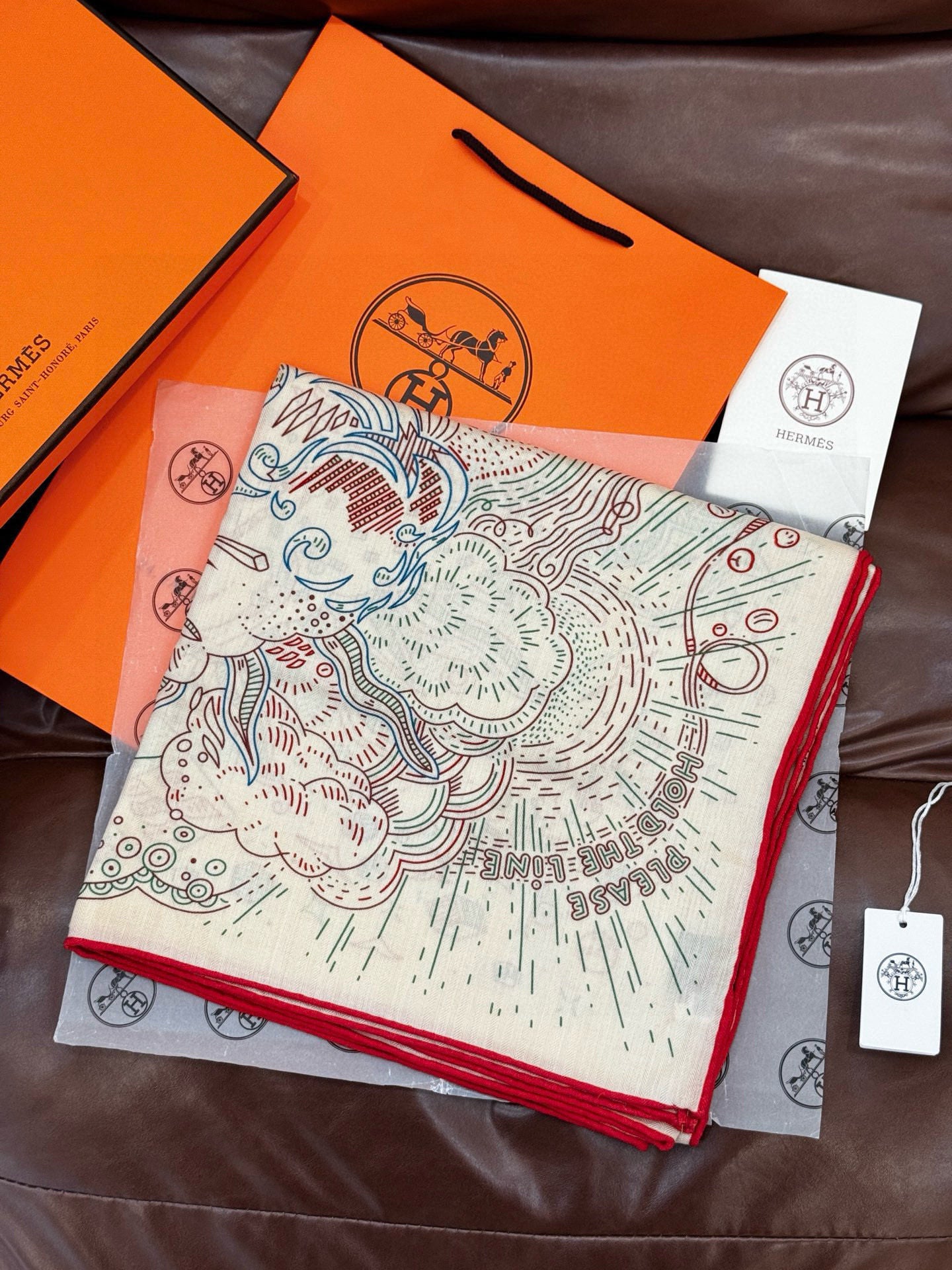 小愛款-手工捲邊絲絨方巾 135 x 135