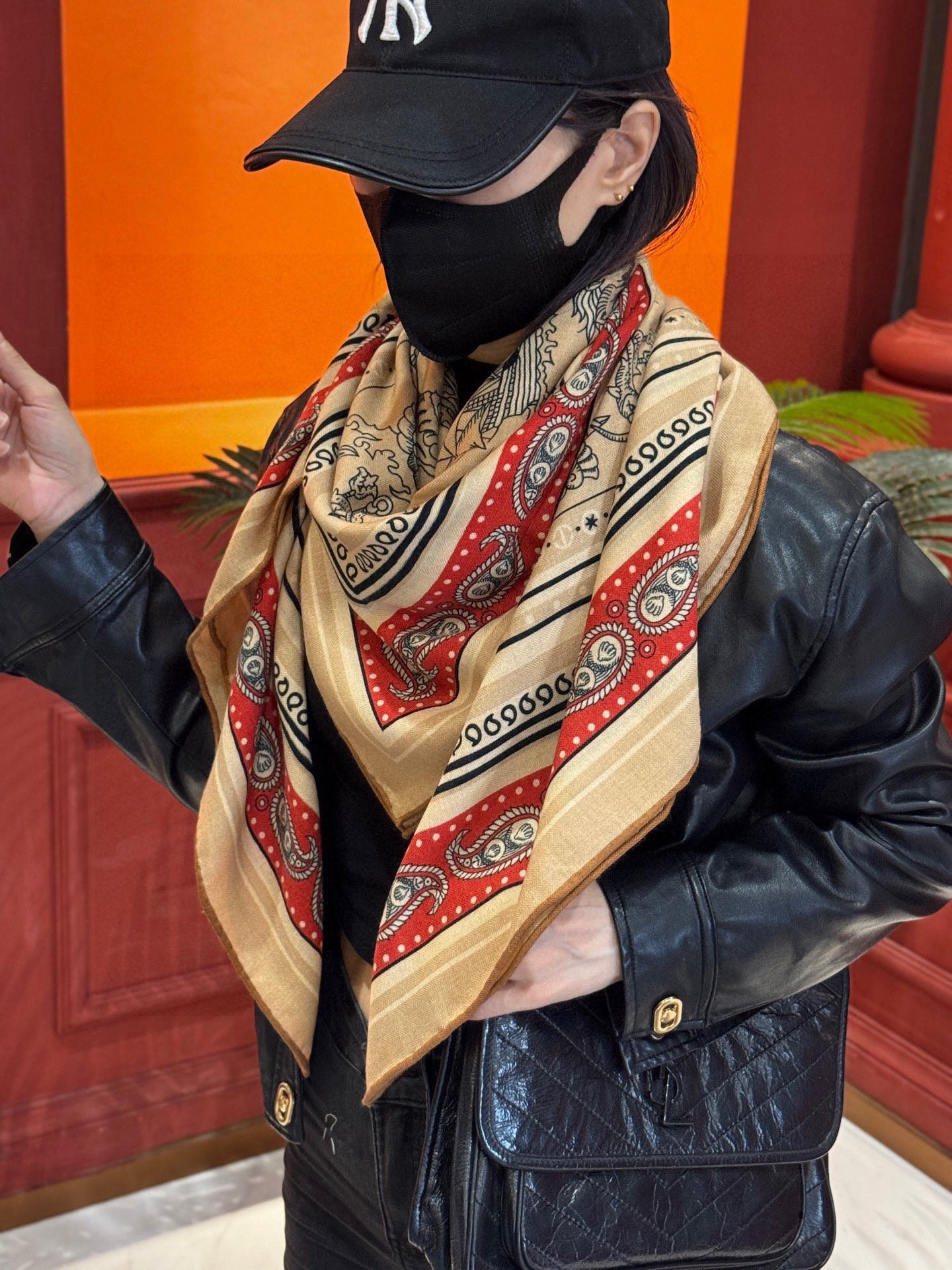 小香家-雙面同色絲絨方巾 140x140 70%山羊絨30%桑蠶絲