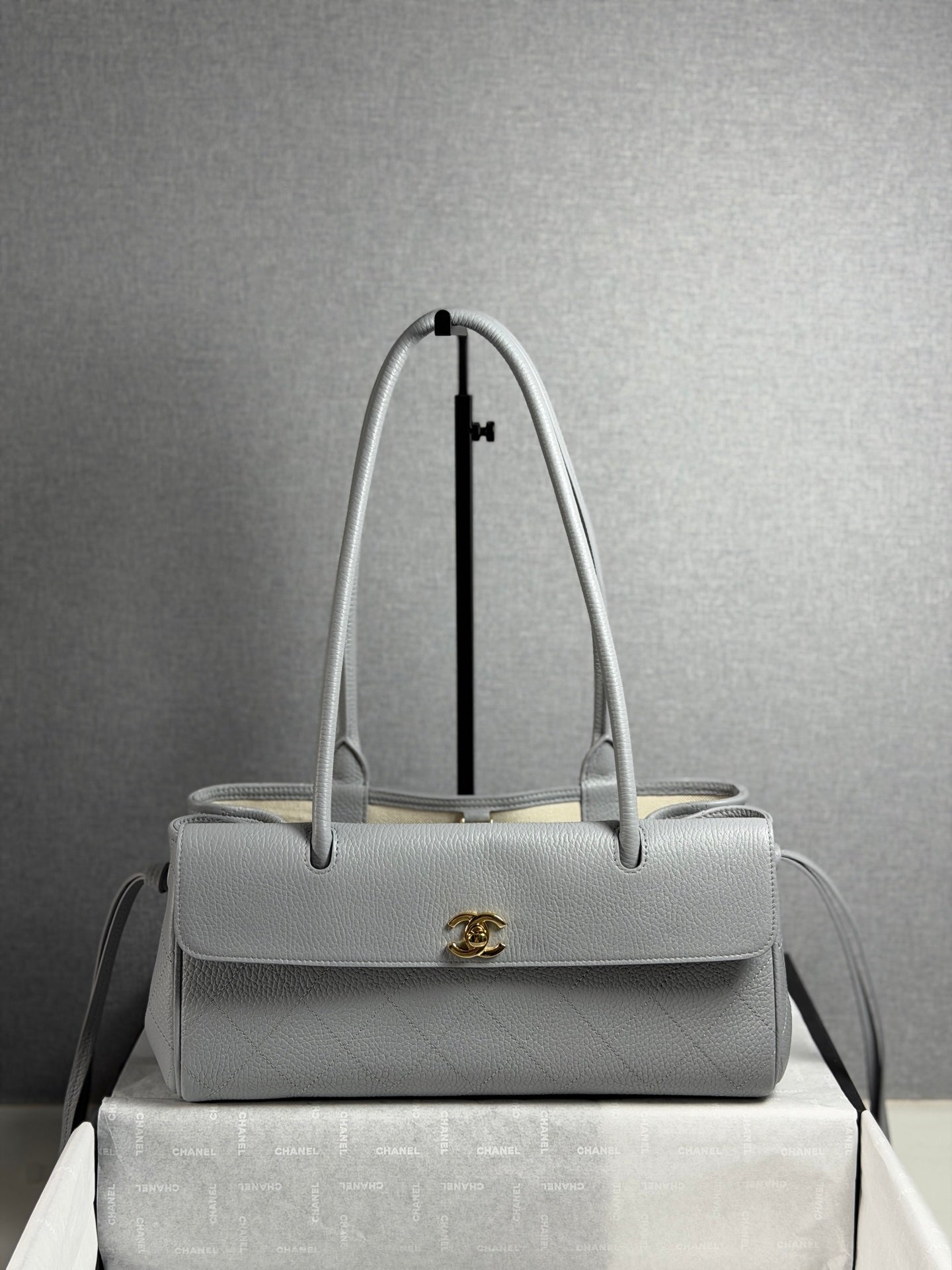 小香家-26S荔枝紋法棍包 灰色