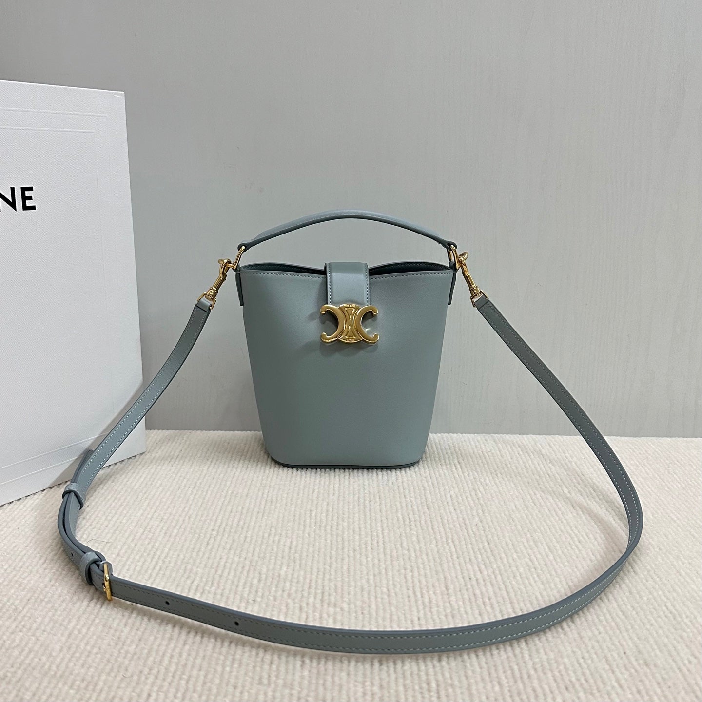 賽C家-Triomphe凱旋徽標 桶包 mini 冰藍色