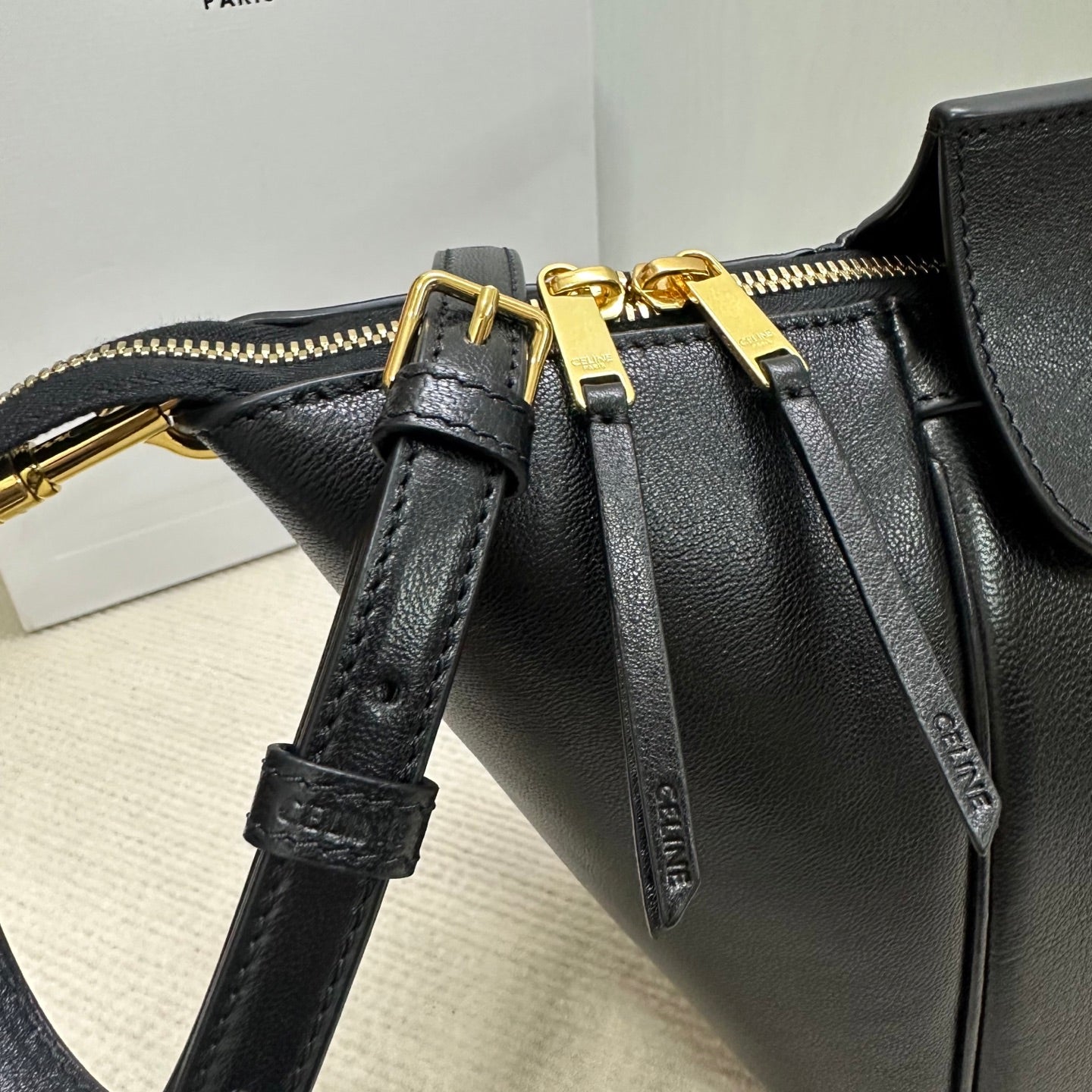賽C家-NEW LUGGAGE 新版 笑臉包 黑色