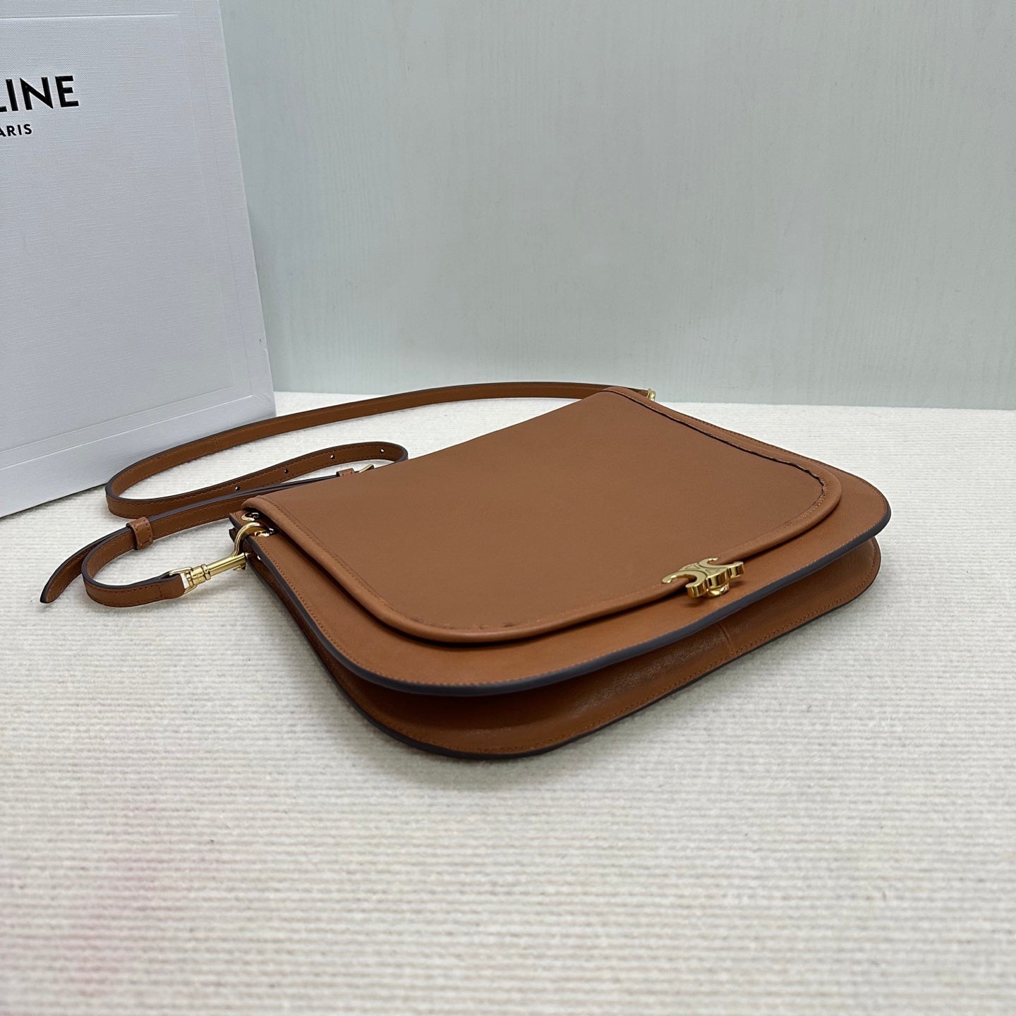 賽C家-2026春夏的新款 Soft Triomphe Besace 小羊皮 棕色
