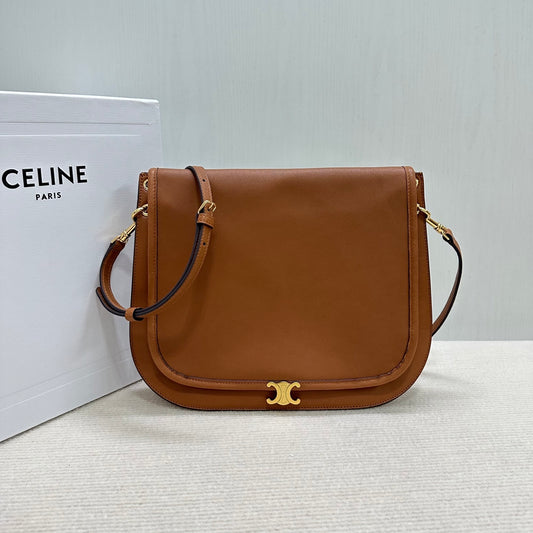 賽C家-2026春夏的新款 Soft Triomphe Besace 小羊皮 棕色