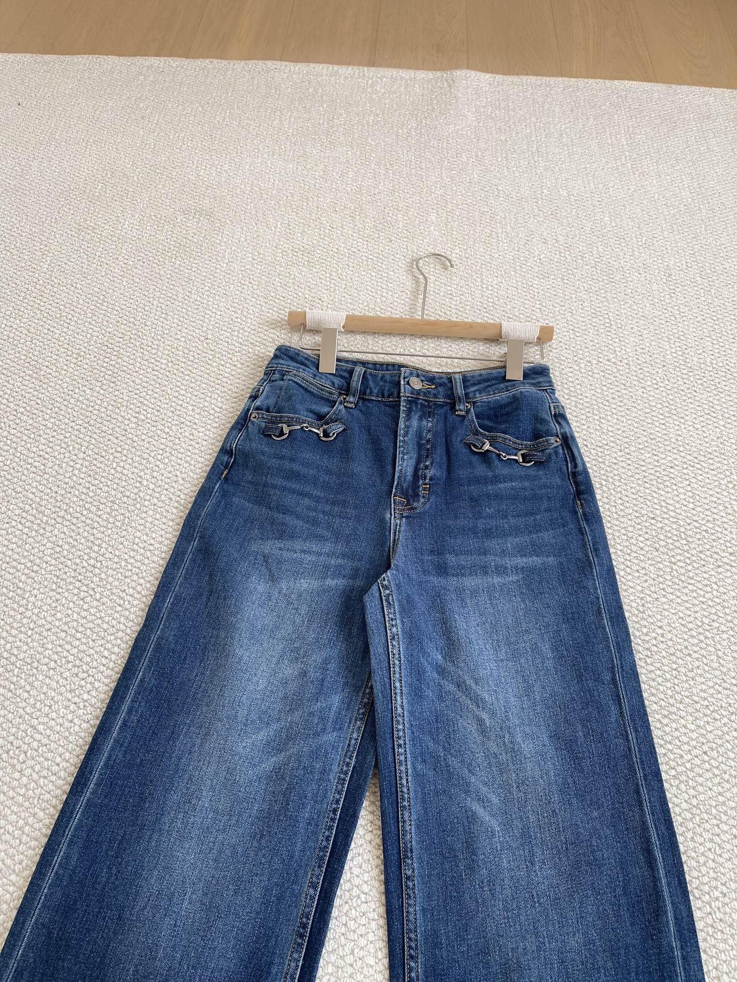 古G家-復古藍銀屬扣裝飾直筒牛仔褲