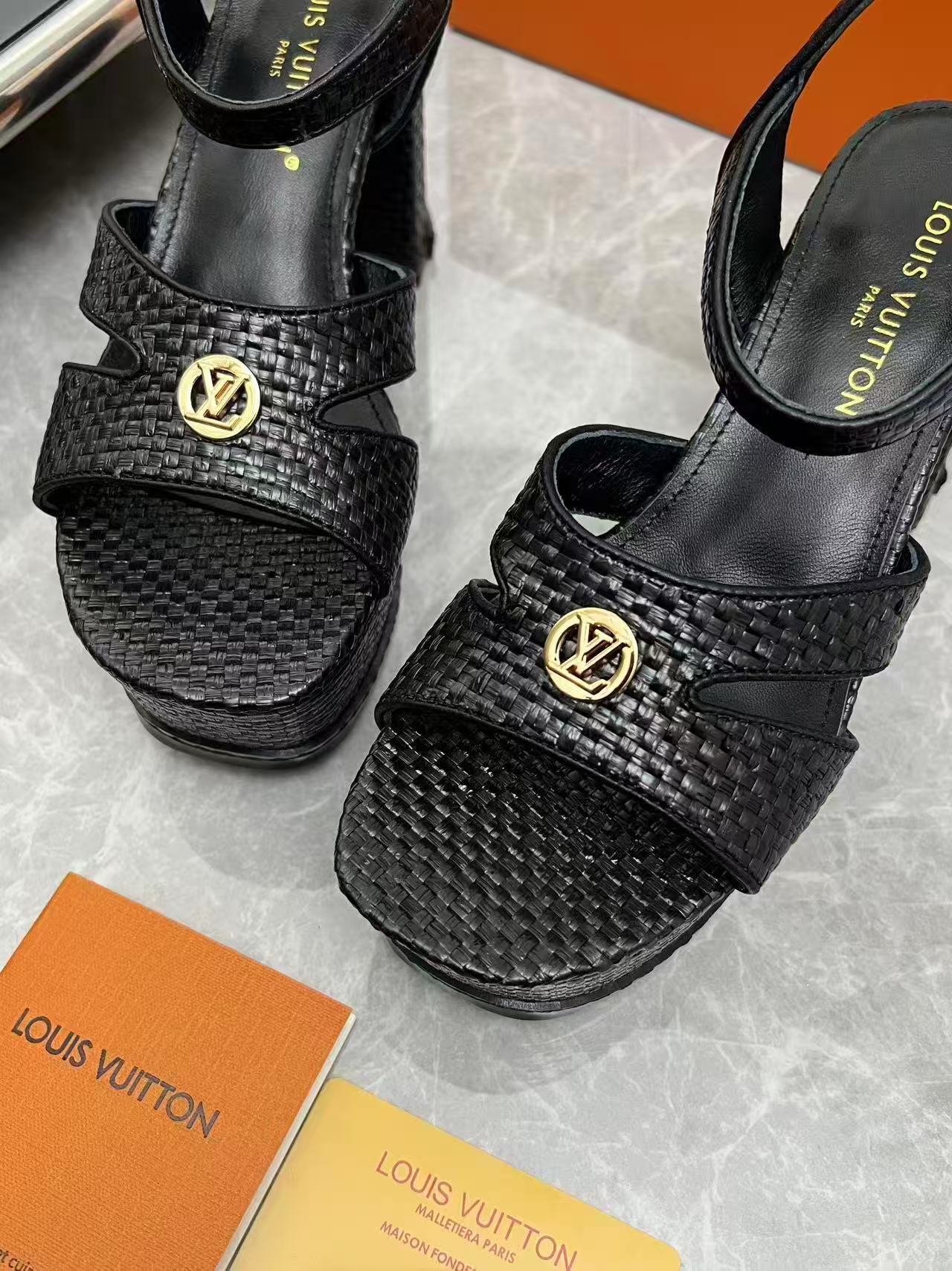 路L家-英倫風厚底粗跟涼鞋 黑色