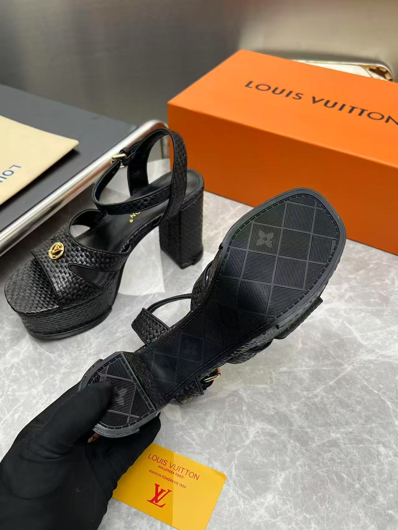 路L家-英倫風厚底粗跟涼鞋 黑色