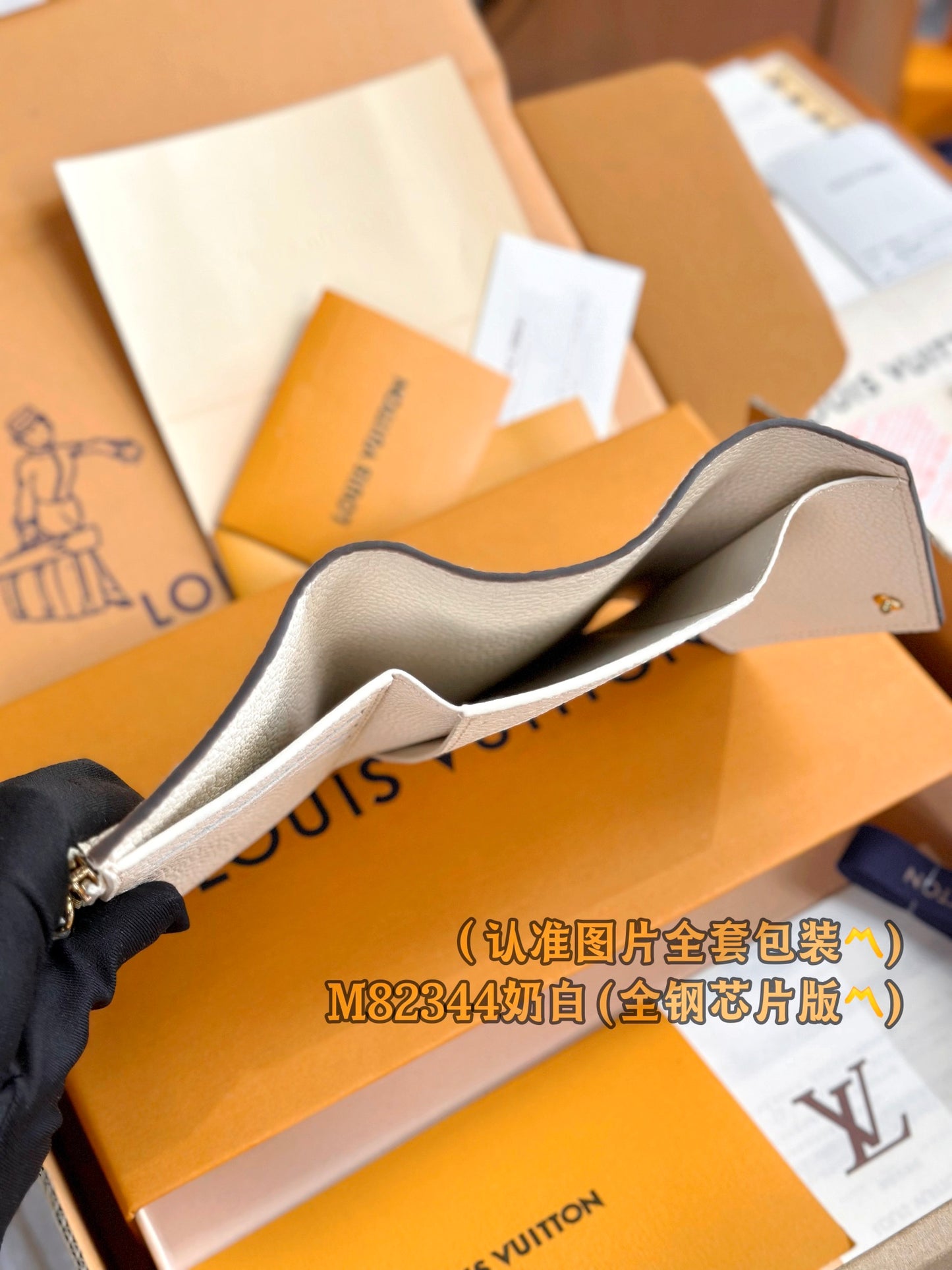 路L家-M82344 Victorine錢夾-奶白