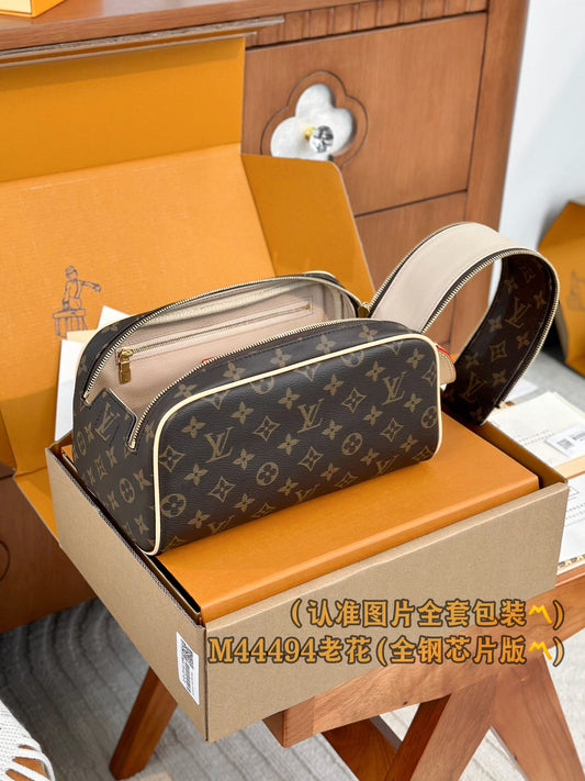 路L家-M44494 Dopp 梳洗包-經典老花